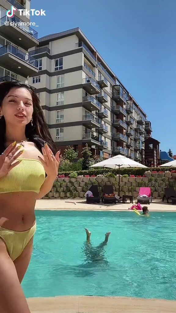 Irresistible Sivara Jidkova In Bikini At The Pool Erolego