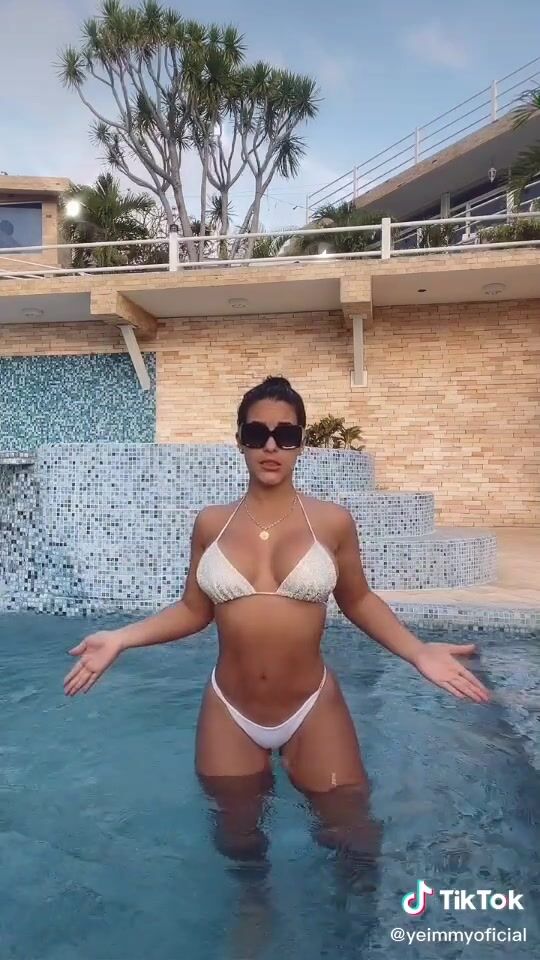 Captivating Yeimmy Shows Cleavage In White Bikini At The Pool Erolego