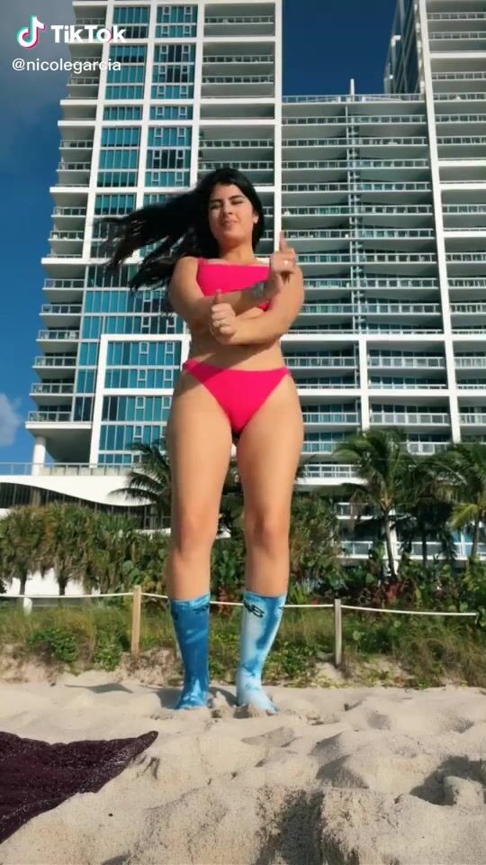 Beautiful Nicole García in Sexy Pink Bikini at the Beach erolego