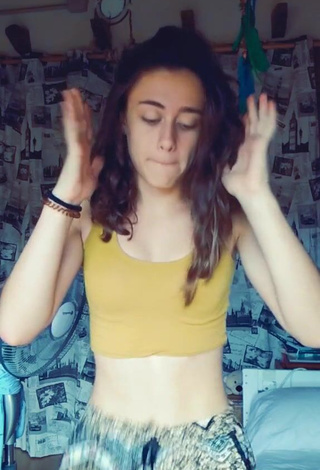 2. Hottie Alba Castello in Crop Top while doing Belly Dance