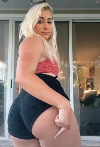 3. Attractive Alexandria Knight Shows Big Butt