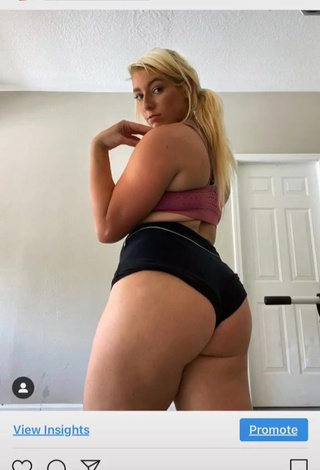 3. Gorgeous Alexandria Knight Shows Big Butt