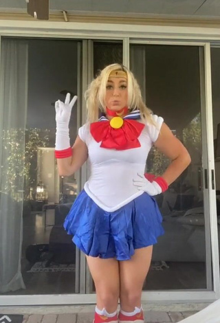 Irresistible Alexandria Knight Shows Cosplay