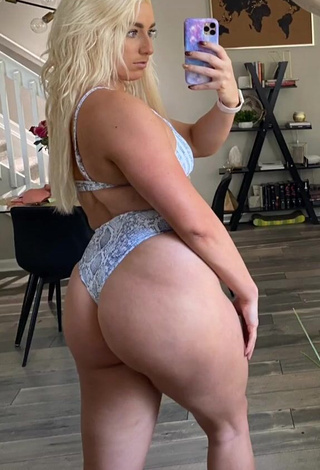 1. Really Cute Alexandria Knight Shows Big Butt