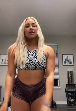 Erotic Alexandria Knight in Crop Top