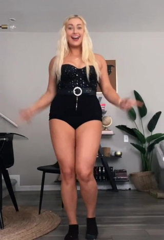 Erotic Alexandria Knight Shows Legs