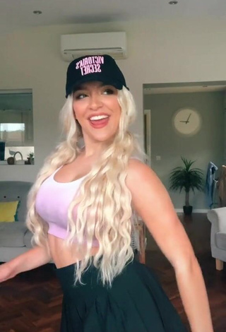 2. Erotic Molly Marsh Shows Cleavage in Pink Crop Top and Bouncing Tits