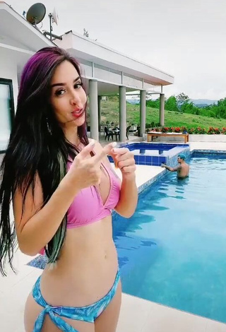 1. Erotic Adriana Valcárcel in Pink Bikini Top at the Pool