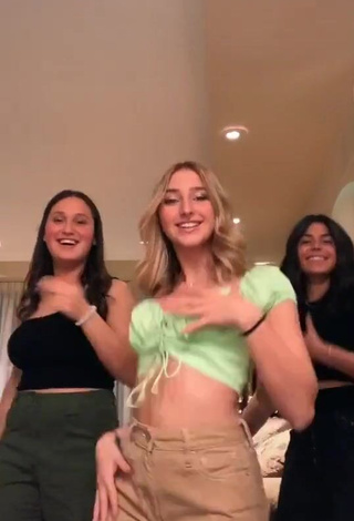 3. Sweetie Ally Jenna Shows Cleavage in Light Green Crop Top