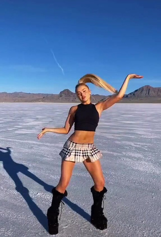 Erotic Altasweet in Black Crop Top while doing Dance