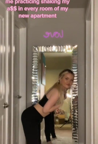 Irresistible Alyssa McKay while Twerking Braless