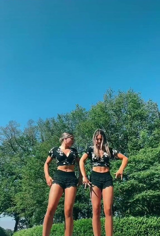 Anne & Maaike Hemmer (@anneenmaaike) - Porn Videos from TikTok