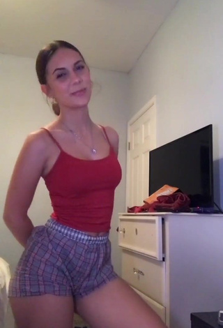 1. Arianna Flowers in Erotic Red Crop Top and Bouncing Boobs