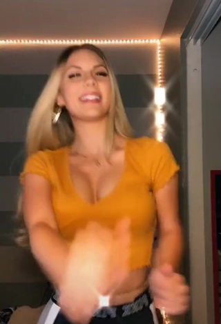 1. Fine Arianna Flowers Shows Cleavage in Sweet Orange Crop Top and Bouncing Boobs