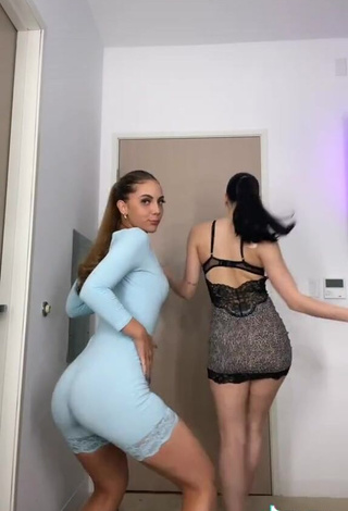 3. Sweetie Arianna Flowers Shows Butt