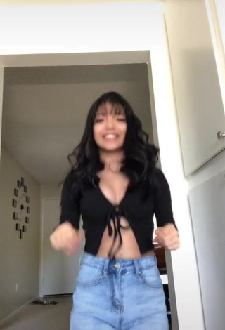 3. Wonderful Ashley Valdez Shows Cleavage in Black Crop Top