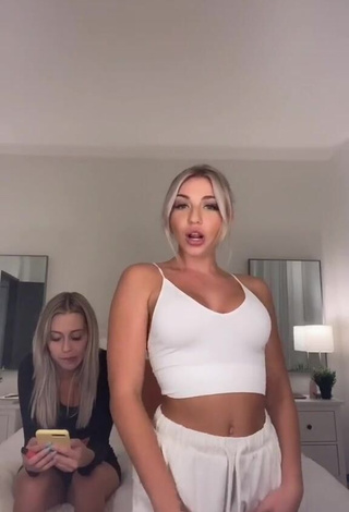 1. Irresistible Brittanie Nash in White Crop Top while Twerking