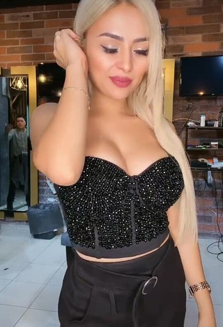 1. Fine Alemia Rojas Shows Cleavage in Sweet Black Crop Top