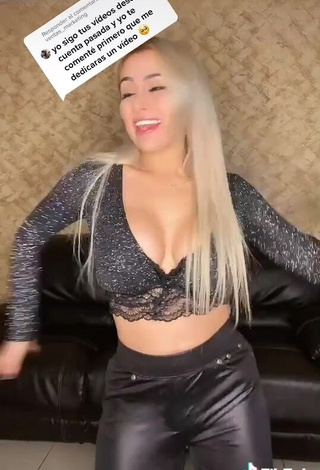 Sexy Alemia Rojas Shows Cleavage in Black Crop Top