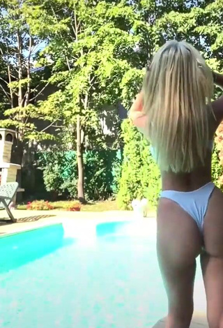 Erotic Alexis Feather Shows Butt at the Pool