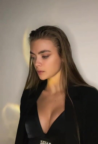 3. Sexy Anya Ischuk Shows Cleavage in Black Sport Bra