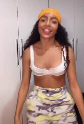 3. Erotic Any Gabrielly in White Bra