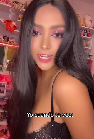 1. Abril Abdamari Garza Alonso Demonstrates Beautiful Cleavage and Bouncing Tits