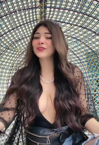 Attractive Aylin Criss Shows Cleavage