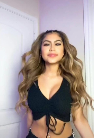 Breathtaking Desiree Montoya Shows Cleavage in Black Crop Top