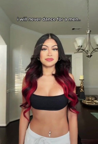 1. Desiree Montoya Shows Cleavage in Alluring Black Crop Top