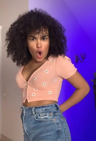 Cute Tracy in Crop Top