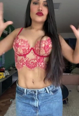 1. Irresistible Flayslane Raiane Preira da Silva Shows Cleavage in Crop Top