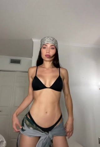 1. Georgina Mazzeo Looks Magnetic in Black Bikini and Cleavage