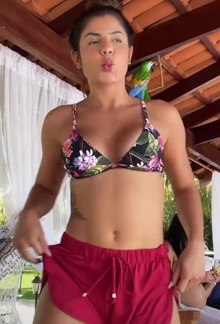 2. Cute Hariany Nathália Almeida Shows Cleavage in Floral Bikini Top