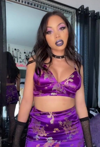 3. Sexy Maddy Belle Shows Cleavage in Violet Crop Top