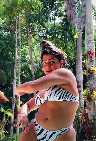 Gorgeous Julia Antunes Shows Cleavage in Alluring Zebra Bikini