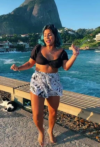 Pretty Julia Antunes Shows Cleavage in Black Crop Top