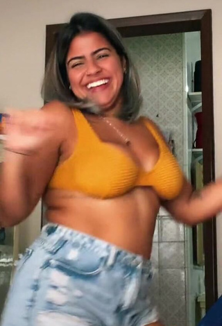 3. Julia Antunes Shows Cleavage in Alluring Yellow Bikini Top and Bouncing Boobs