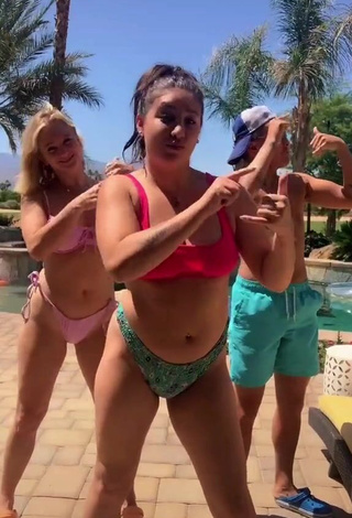 3. Erotic Kelsi Davies in Pink Bikini at the Swimming Pool and Bouncing Boobs