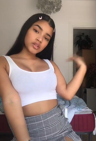 1. Beautiful kerlytaaaaa in Sexy White Crop Top