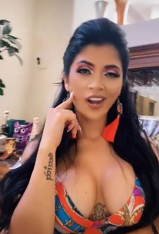 Hottest Kimberly Flores Shows Cleavage in Crop Top