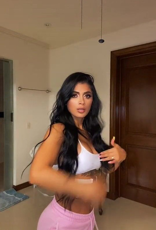 3. Beautiful Kimberly Flores Shows Cleavage in Sexy White Crop Top