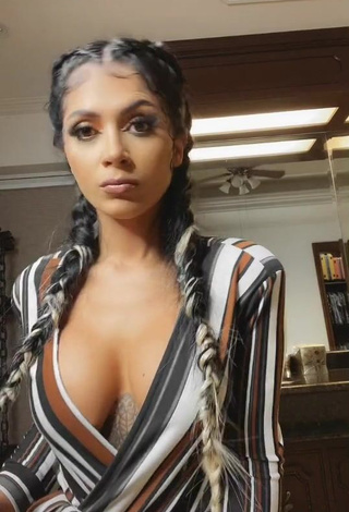 1. Pretty Kimberly Flores Shows Cleavage