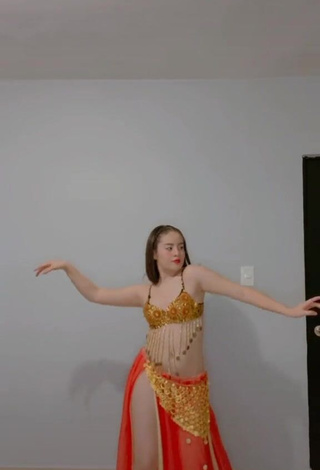 Erotic Kim Muñoz in Bra while doing Belly Dance