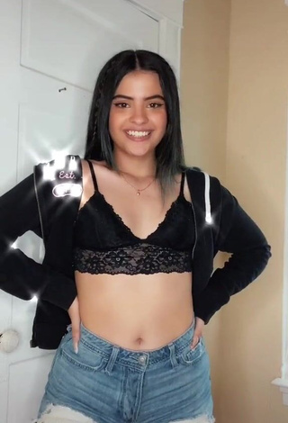 1. Erotic Leidy Riascos in Black Crop Top