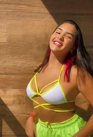 2. Erotic Lorrayne Oliveira in Bikini Top