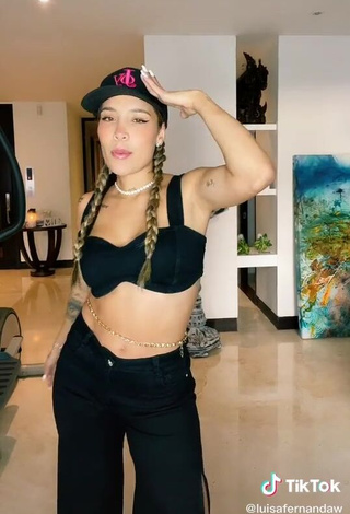 Captivating Luisa Fernanda Cataño Ríos in Black Crop Top