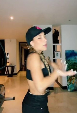 Irresistible Luisa Fernanda Cataño Ríos in Black Crop Top