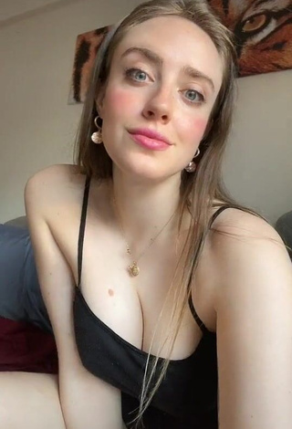 1. Seductive Magui Ansuz Shows Cleavage in Black Top