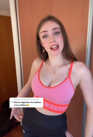 2. Adorable Magui Ansuz Shows Cleavage in Seductive Crop Top